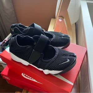Nike Air Rift Breathe (size 7)
